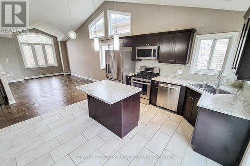 7733 Old Field Rd, Niagara Falls, ON - Indoor Photo Showing Kitchen With Double Sink