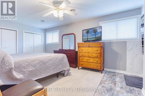 128 Cook Ave, Fort Erie, ON - Indoor Photo Showing Bedroom