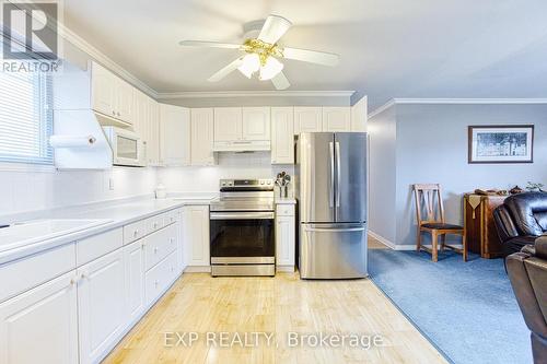 128 Cook Ave, Fort Erie, ON - Indoor Photo Showing Kitchen