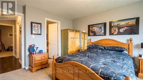 2738 Devon Road, London, ON - Indoor Photo Showing Bedroom