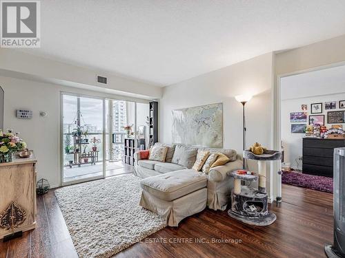1602 - 285 Enfield Place, Mississauga, ON - Indoor Photo Showing Living Room