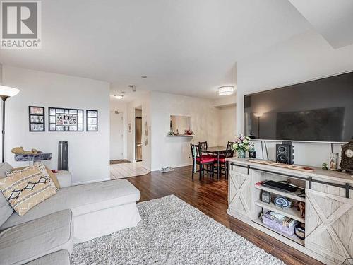#1602 -285 Enfield Pl, Mississauga, ON - Indoor Photo Showing Living Room
