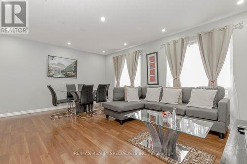 29 Sandringham Crt, Brampton, ON - Indoor Photo Showing Living Room