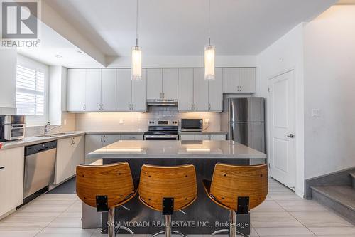 10 - 2212 Bromsgrove Road, Mississauga, ON - Indoor Photo Showing Kitchen