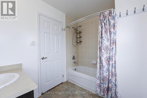 463 Dymott Ave, Milton, ON - Indoor Photo Showing Bathroom