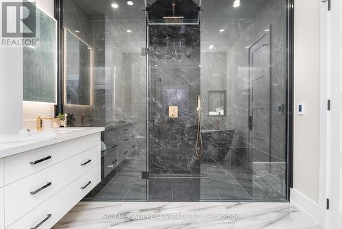 1260 Kane Rd, Mississauga, ON - Indoor Photo Showing Bathroom