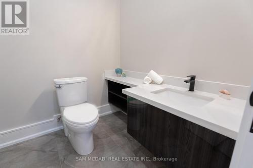 1260 Kane Rd, Mississauga, ON - Indoor Photo Showing Bathroom