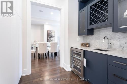 1260 Kane Rd, Mississauga, ON - Indoor Photo Showing Kitchen With Upgraded Kitchen