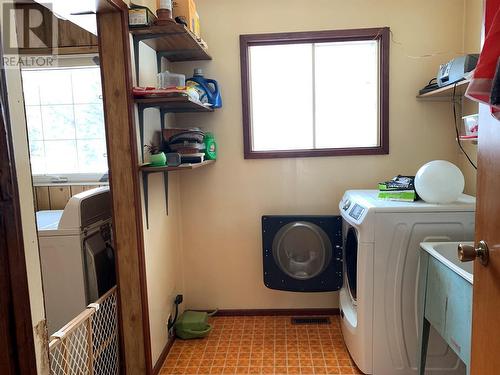 3110 224 Road, Rolla, BC - Indoor Photo Showing Laundry Room