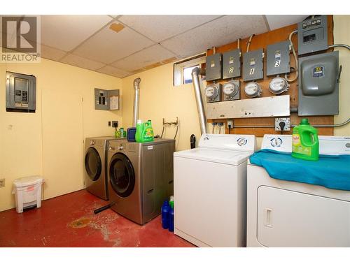 512 Third Street W, Revelstoke, BC - Indoor Photo Showing Laundry Room