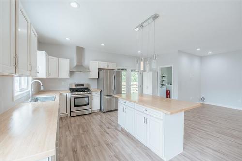 5662 Wesson Road S, New Tecumseth, ON - Indoor Photo Showing Kitchen With Upgraded Kitchen