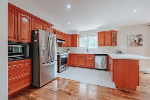 5662 Wesson Road S, New Tecumseth, ON - Indoor Photo Showing Kitchen