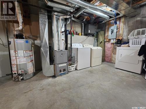 11 880 5Th Street Ne, Weyburn, SK - Indoor Photo Showing Laundry Room
