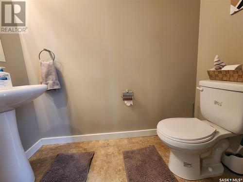 11 880 5Th Street Ne, Weyburn, SK - Indoor Photo Showing Bathroom