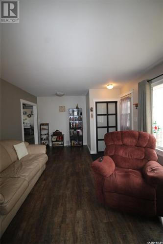 129 Tamarack Avenue N, Eastend, SK - Indoor Photo Showing Living Room