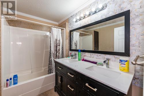 8625 Lynn Drive, Prince George, BC - Indoor Photo Showing Bathroom