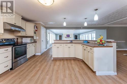 8625 Lynn Drive, Prince George, BC - Indoor Photo Showing Kitchen