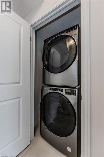 9 Sora Lane, Guelph, ON - Indoor Photo Showing Laundry Room