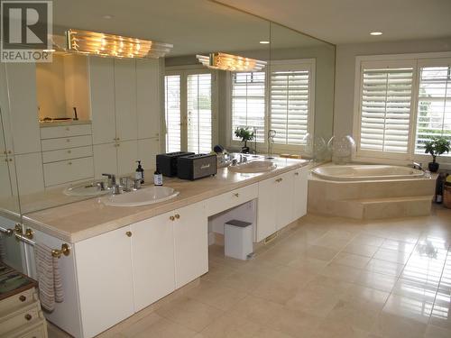 4614 Fuller Road, Kelowna, BC - Indoor Photo Showing Bathroom