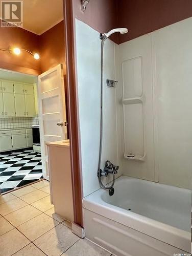 305 Louis Street, Neudorf, SK - Indoor Photo Showing Bathroom