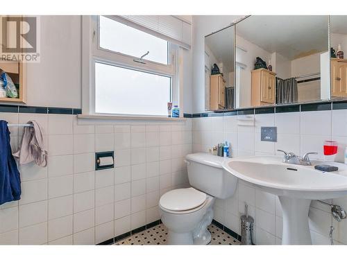6026 Kootenay Street, Oliver, BC - Indoor Photo Showing Bathroom