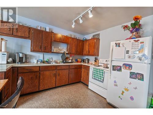 6026 Kootenay Street, Oliver, BC - Indoor Photo Showing Kitchen With Double Sink