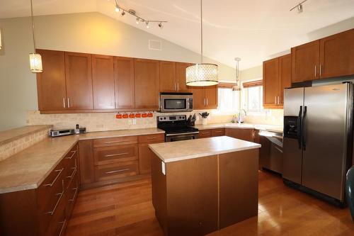 2275 Selkirk Place, Grand Forks, BC - Indoor Photo Showing Kitchen