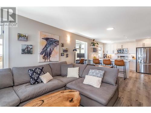 5030 Snowbird Way Unit# 202, Kelowna, BC - Indoor Photo Showing Living Room