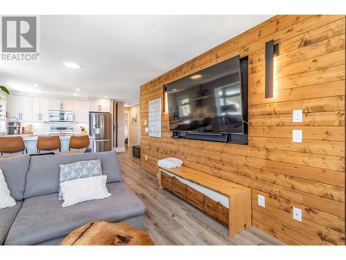 5030 Snowbird Way Unit# 202, Kelowna, BC - Indoor Photo Showing Living Room