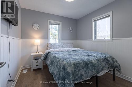 215 Vimy Rdge W, Central Elgin, ON - Indoor Photo Showing Bedroom