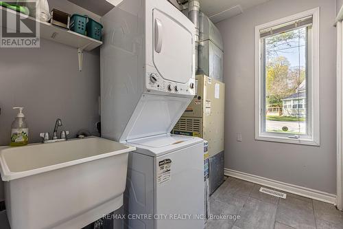 215 Vimy Rdge W, Central Elgin, ON - Indoor Photo Showing Laundry Room