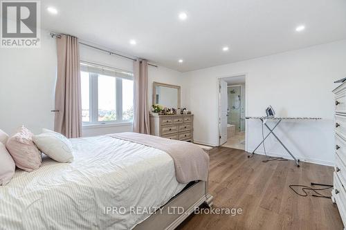 12 Bankfield Cres, Hamilton, ON - Indoor Photo Showing Bedroom