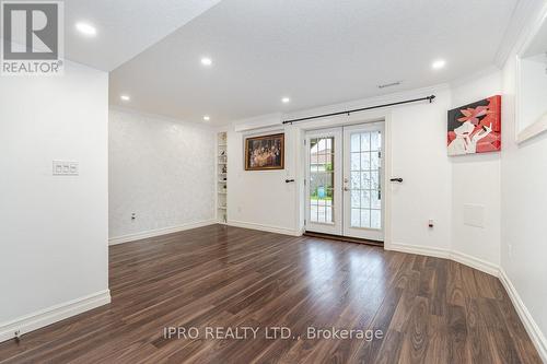 12 Bankfield Cres, Hamilton, ON - Indoor Photo Showing Other Room