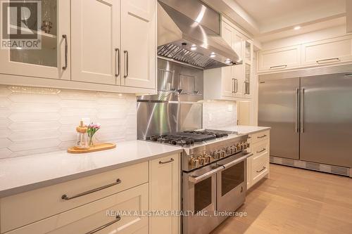 228 Riverside Dr, Kawartha Lakes, ON - Indoor Photo Showing Kitchen With Upgraded Kitchen