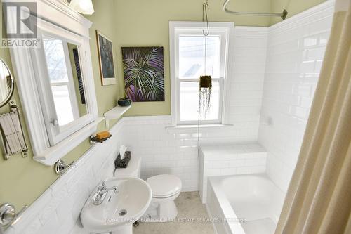 3 Mountain Ave, Hamilton, ON - Indoor Photo Showing Bathroom