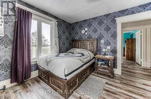 30 Head St, Mapleton, ON - Indoor Photo Showing Bedroom