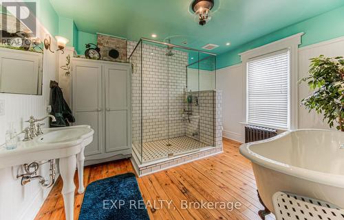 30 Head St, Mapleton, ON - Indoor Photo Showing Bathroom
