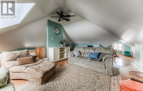30 Head St, Mapleton, ON - Indoor Photo Showing Other Room