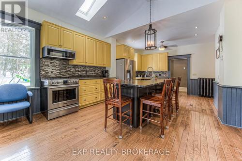 30 Head Street, Mapleton, ON - Indoor Photo Showing Kitchen With Upgraded Kitchen