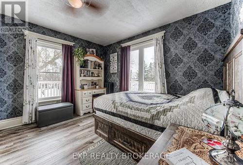 30 Head Street, Mapleton, ON - Indoor Photo Showing Bedroom