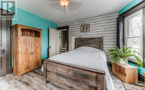 30 Head Street, Mapleton, ON - Indoor Photo Showing Bedroom