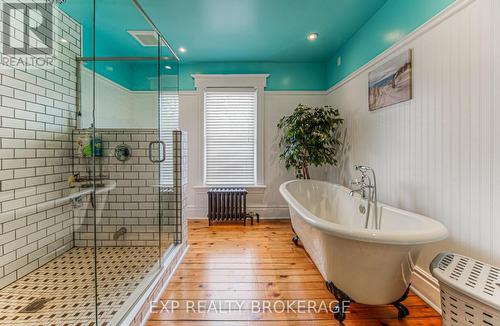 30 Head Street, Mapleton, ON - Indoor Photo Showing Bathroom