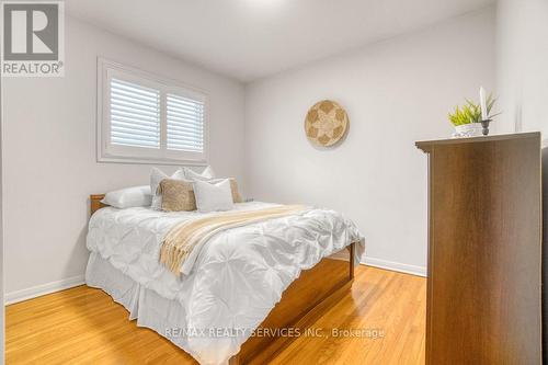 2 Anderson St, St. Catharines, ON - Indoor Photo Showing Bedroom