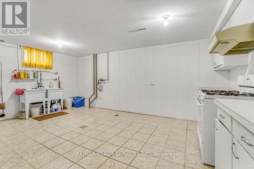 2 Anderson St, St. Catharines, ON - Indoor Photo Showing Kitchen