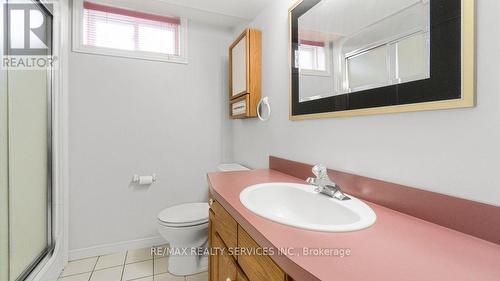 2 Anderson St, St. Catharines, ON - Indoor Photo Showing Bathroom