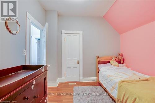 14 Alma St, St. Thomas, ON - Indoor Photo Showing Bedroom