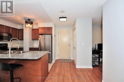 #426 -18 Harding Blvd, Richmond Hill, ON - Indoor Photo Showing Kitchen With Double Sink