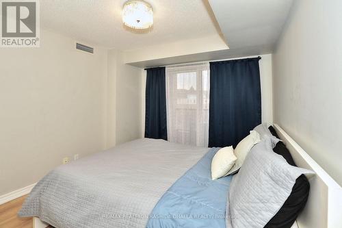 #426 -18 Harding Blvd, Richmond Hill, ON - Indoor Photo Showing Bedroom