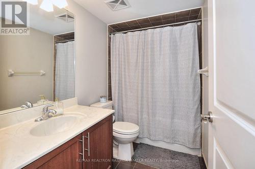 #426 -18 Harding Blvd, Richmond Hill, ON - Indoor Photo Showing Bathroom
