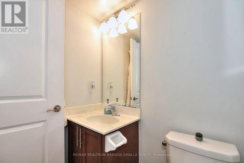 #426 -18 Harding Blvd, Richmond Hill, ON - Indoor Photo Showing Bathroom